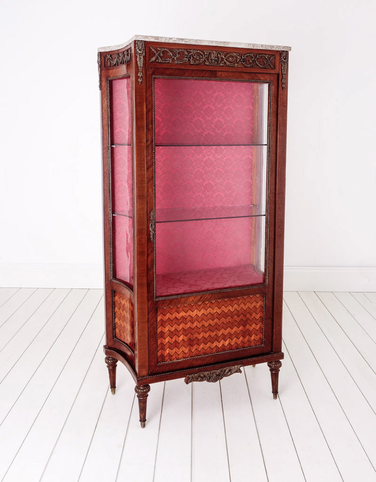 Antique French mahogany vitrine with a shaped marble top, circa 1900.