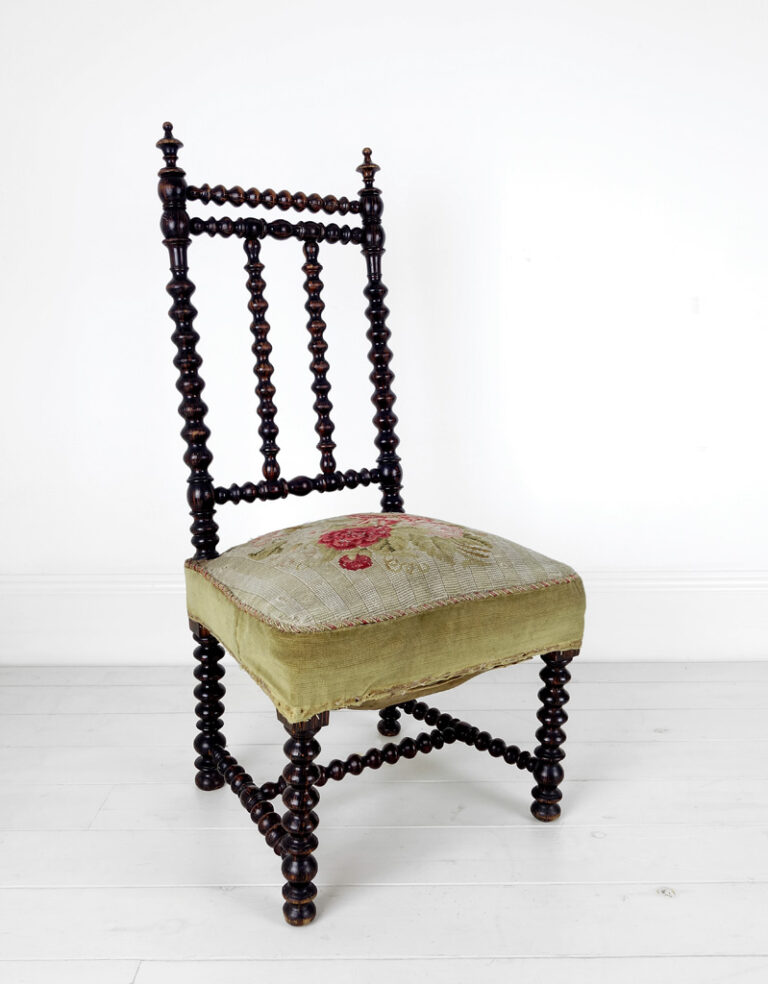 A bobbin turned nursing chair