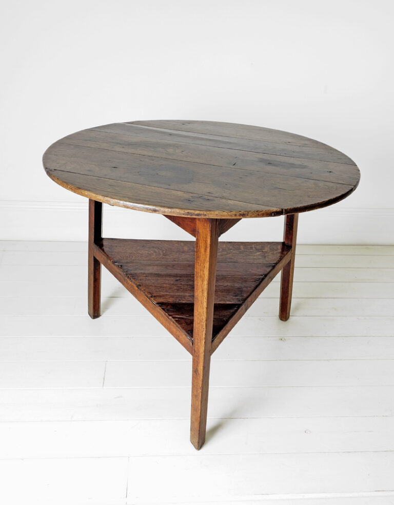 Large oak & elm Welsh cricket table c. 1780